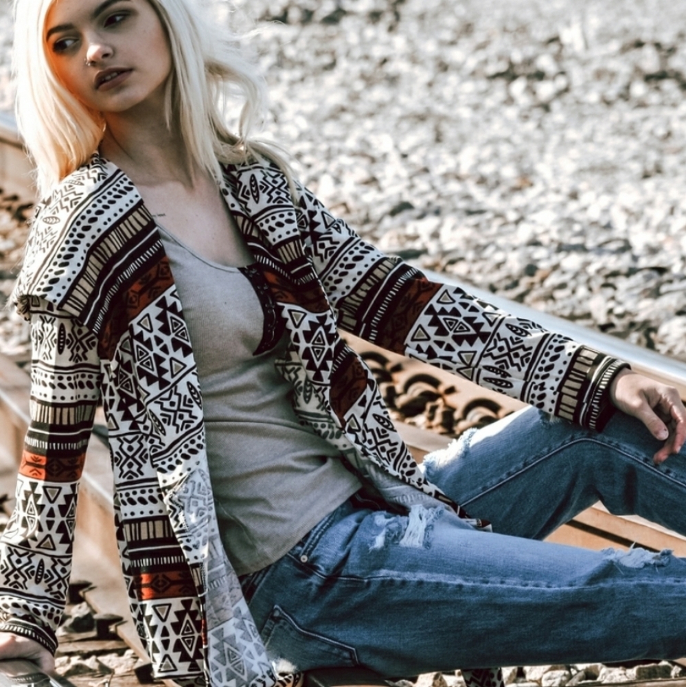 🎊HP🎊New boutique Aztec hooded jacket - Picture 3 of 13
